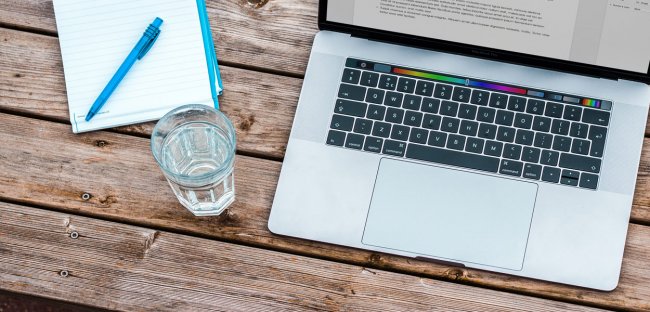 desk-with-computer-notebook-glass