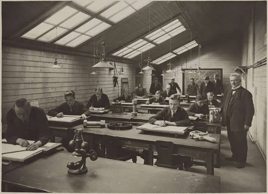 students-in-classroom-for-CIG-liberal-arts-experience-post